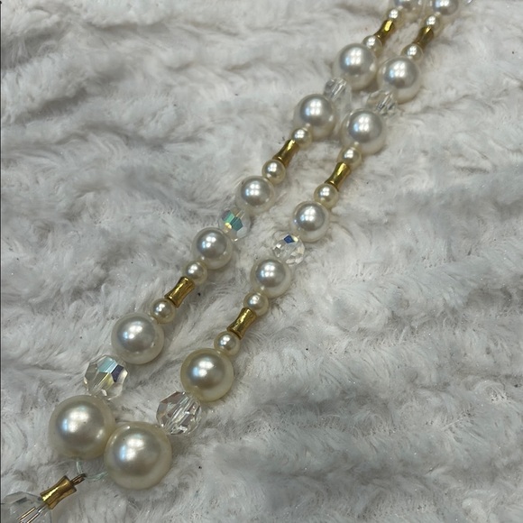 Vintage Gold and White Necklace with Elegant Design - Picture 5 of 10